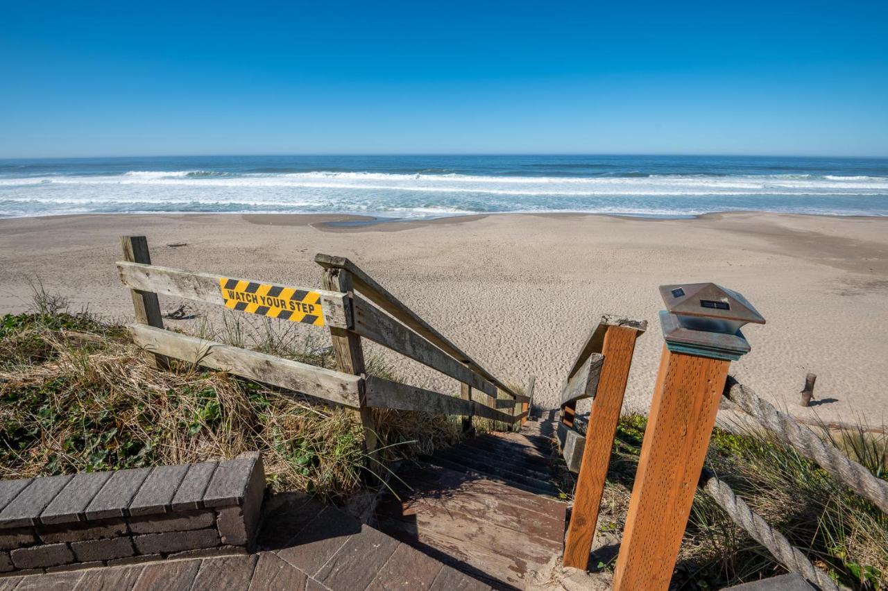 Sailor Jack Oceanfront Motel Lincoln City Exterior photo