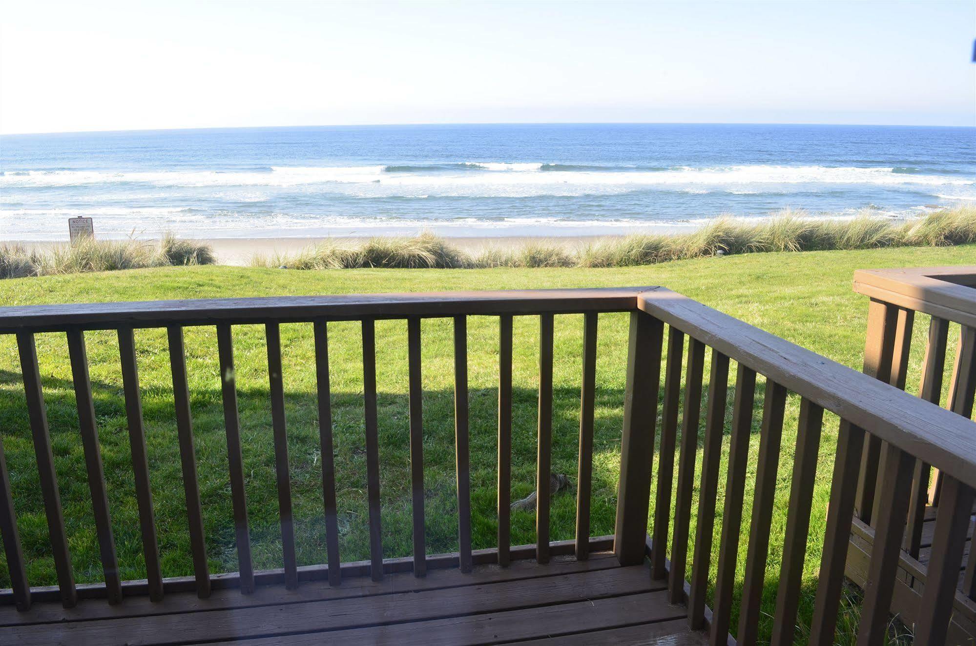 Sailor Jack Oceanfront Motel Lincoln City Exterior photo